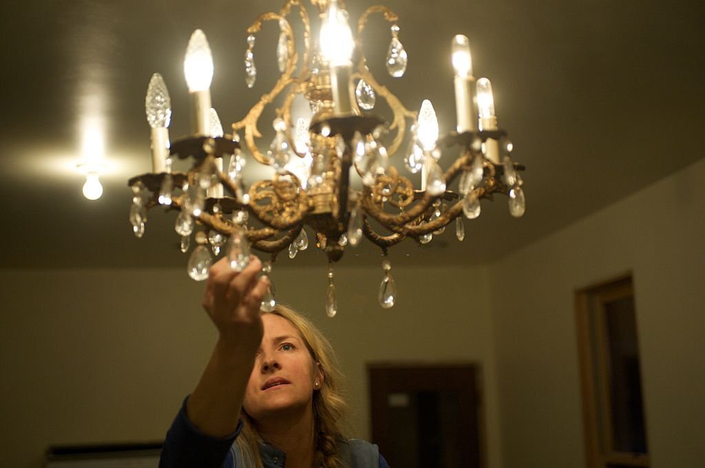 How To Clean Chandeliers On High Ceiling
